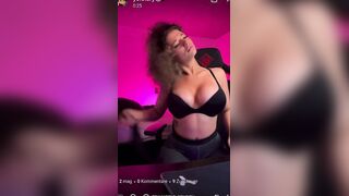 Yololary Lotion Her Bare Tits And Rubs Juicy Cunt Livestream Onlyfans