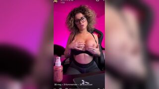 Yololary Lotion Her Bare Tits And Rubs Juicy Cunt Livestream Onlyfans