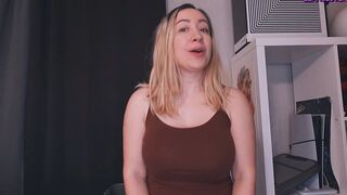 Gamer Stepmom Lalunalewd Rides A Vibrating Controller