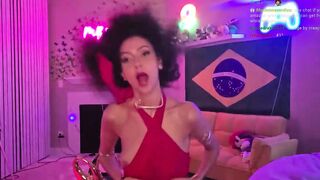 Mbeeco AKA Megan Botnick Twitch Streamer Slip Nip
