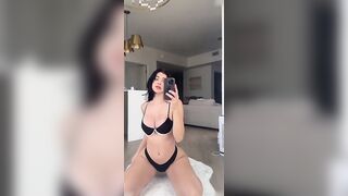 Victoria Queen Dances Nude To The Beat